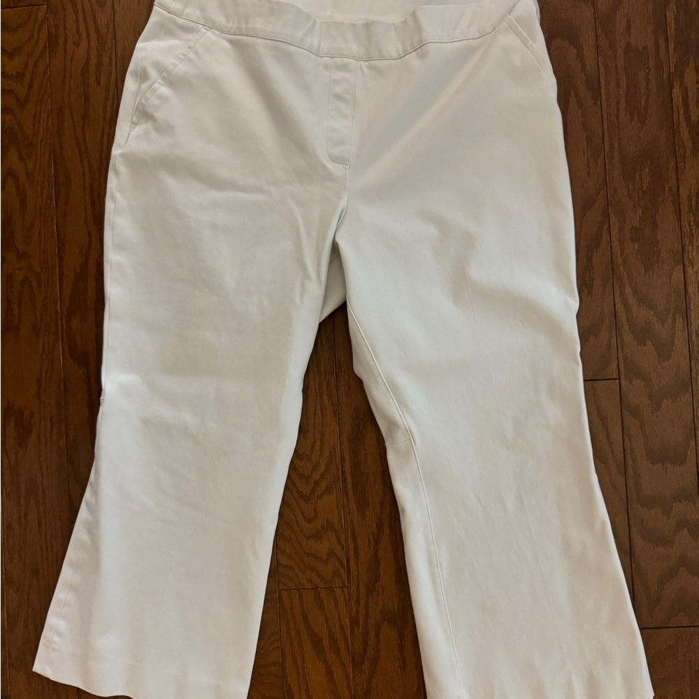 Chic White Cropped Pants - Picture 4 of 5